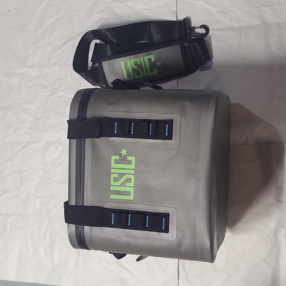 Large gray green insulated cooler can summer USIC new soft pack 40 can bag strap